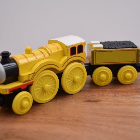 Molly Engine w/ Tender GUC 2003 Thomas & Friends Wooden Railway Tank Train - Picture 3 of 10
